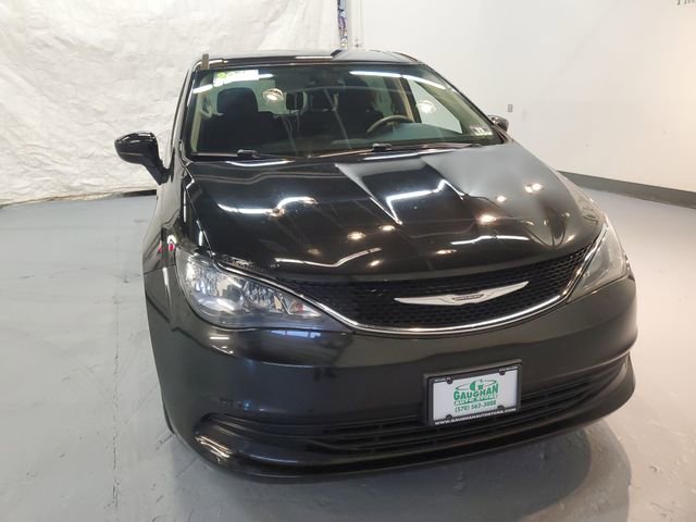 Used 2017 Chrysler Pacifica Touring FWD image 10