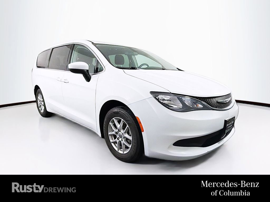 Used 2021 Chrysler Voyager LX image 1