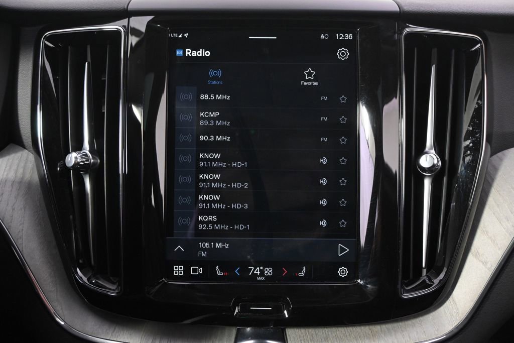 Used 2025 Volvo XC60 B5 Plus image 27