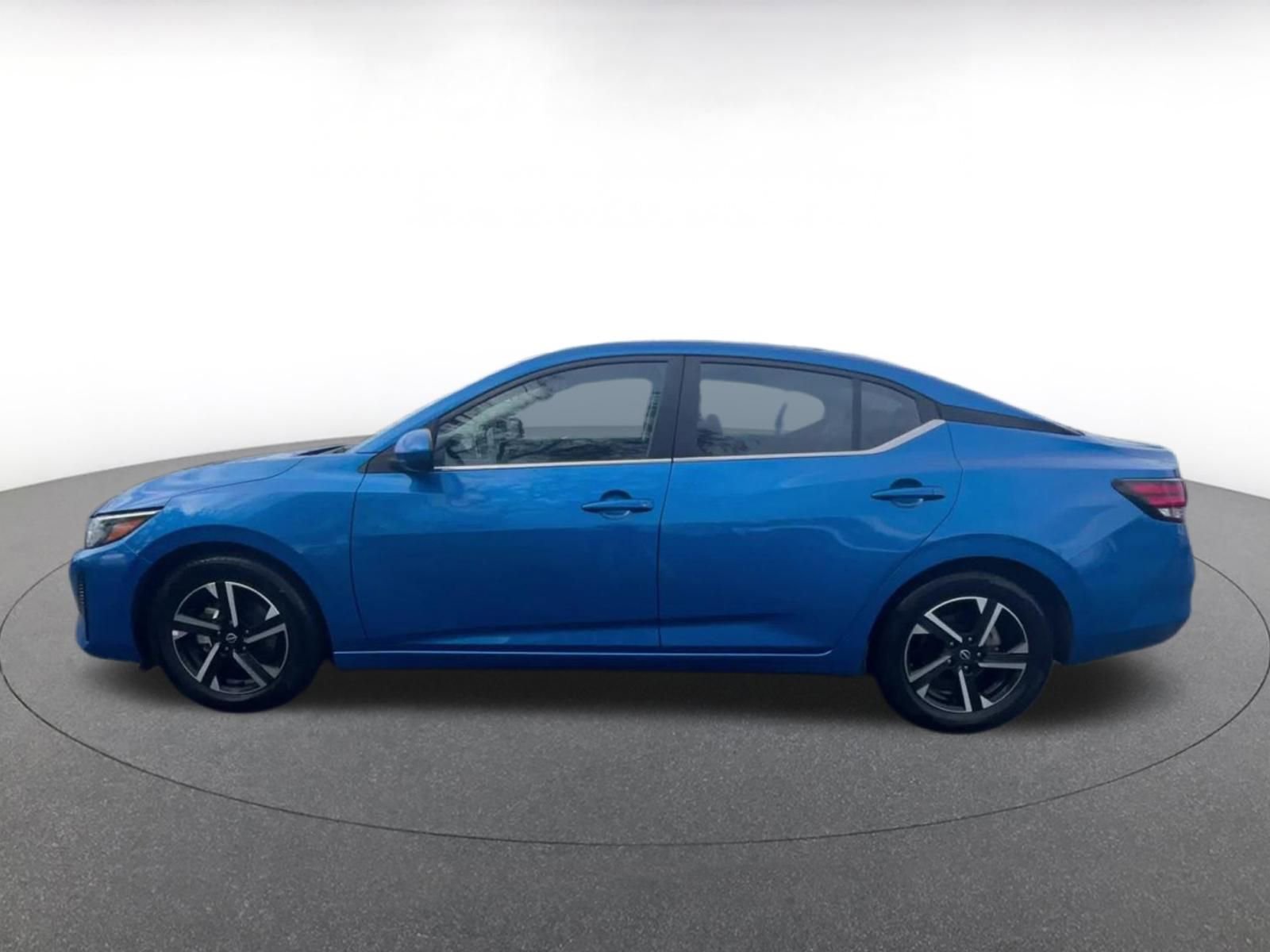 Used 2025 Nissan Sentra SV FWD image 9