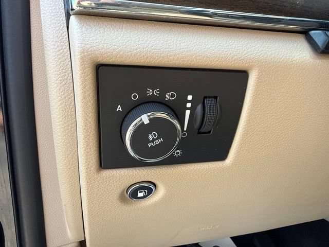 Used 2016 Jeep Grand Cherokee Limited RWD image 31