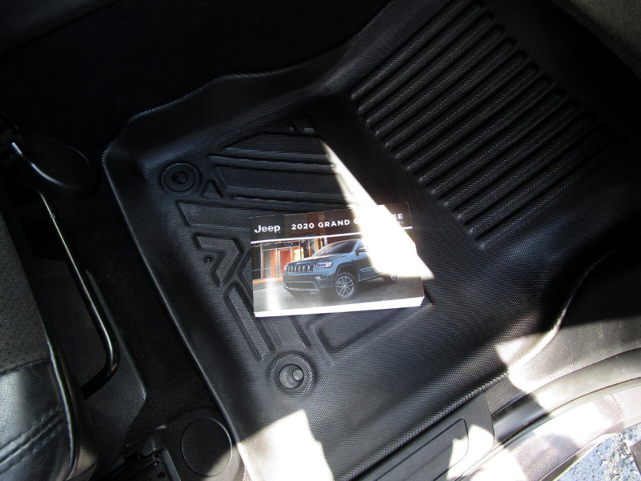 Used 2020 Jeep Grand Cherokee Altitude image 29