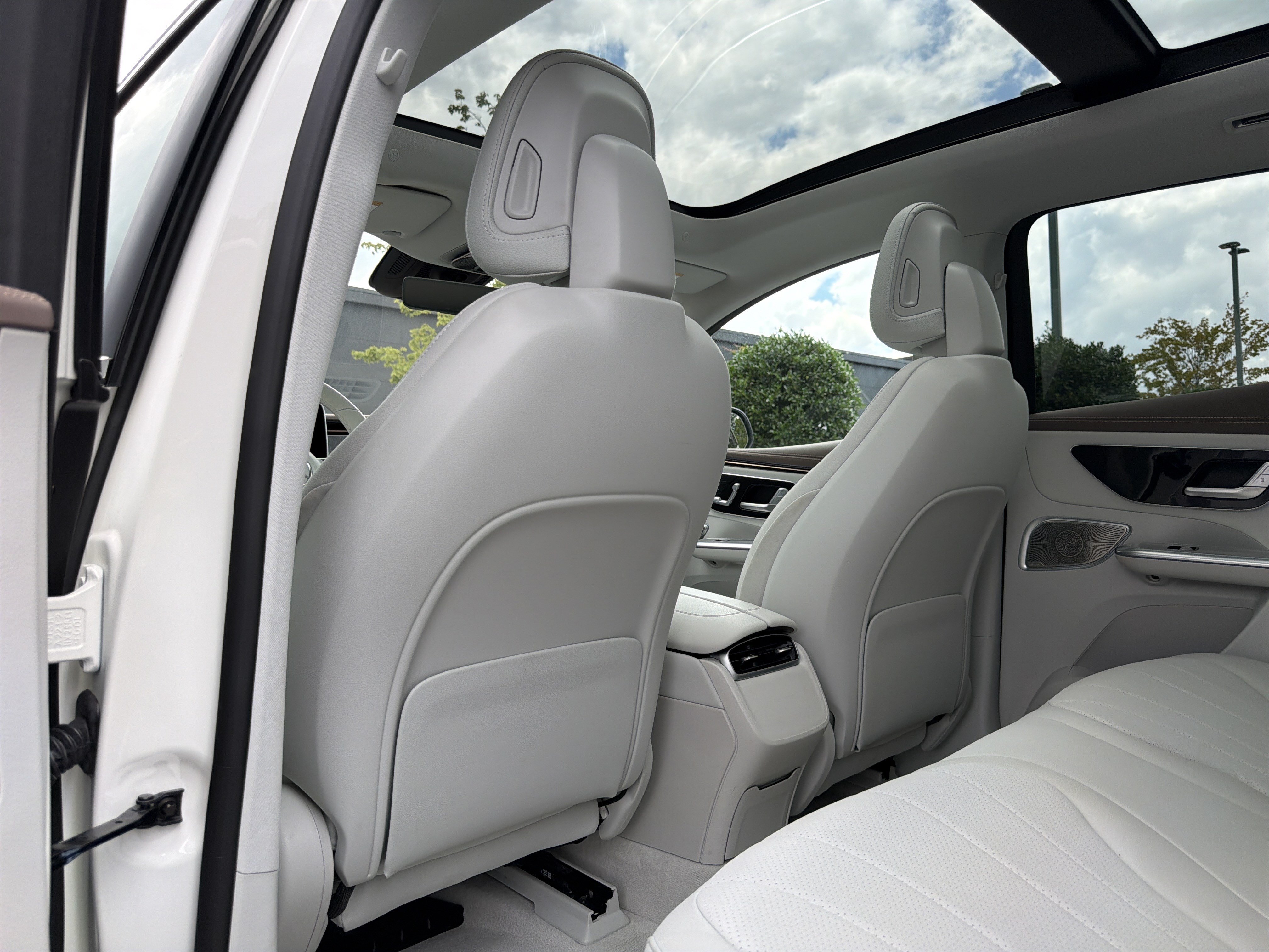 Used 2023 Mercedes-Benz EQE 350+ SUV w/ AMG Line Exterior Package image 39