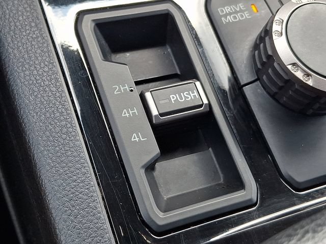Used 2022 Toyota Tundra SR5 w/ SR5 Convenience Package AWD/4WD image 19