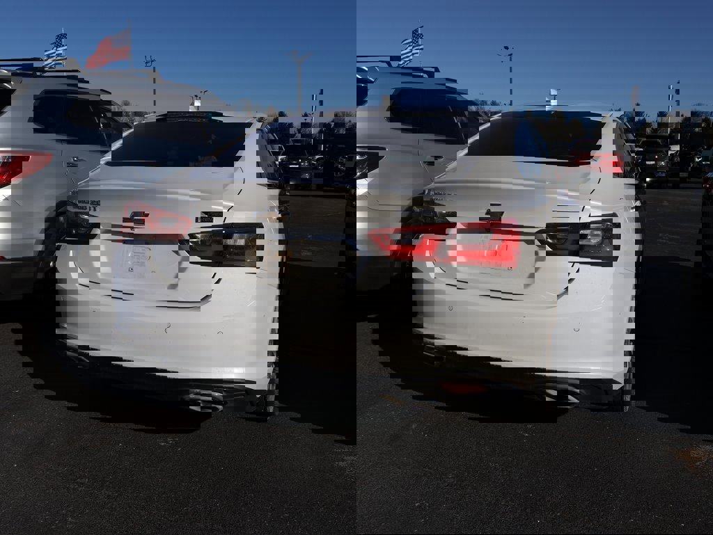 Used 2016 Chevrolet Malibu Premier w/ Driver Confidence Package II image 21