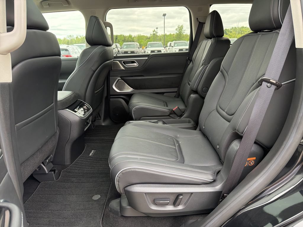 Used 2025 INFINITI QX80 Sensory w/ Premium Cargo Package AWD/4WD image 10