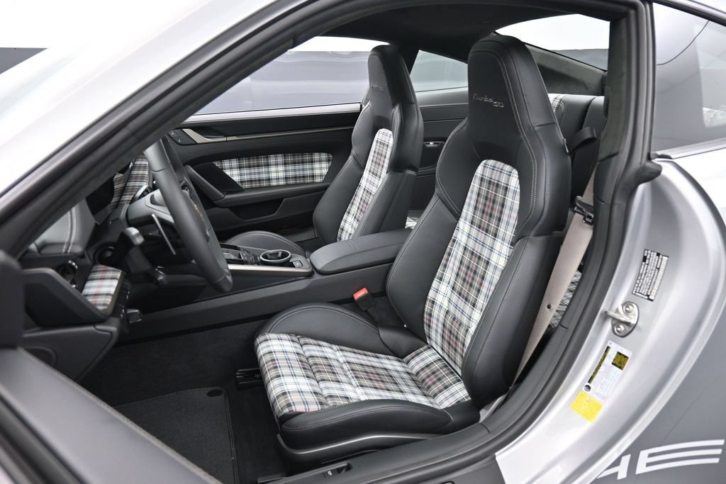 Certified 2025 Porsche 911 Turbo AWD/4WD image 5