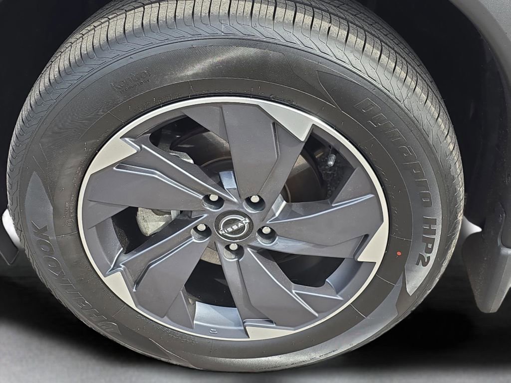 Used 2024 Nissan Rogue SV w/ SV Premium Package image 12