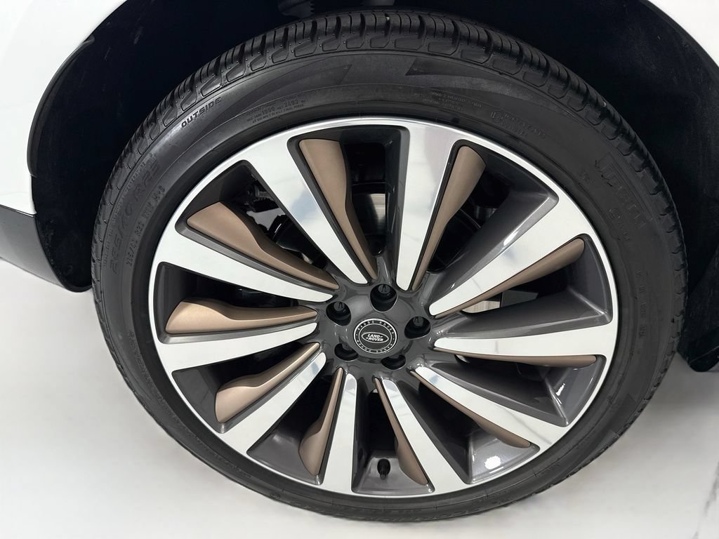 Used 2024 Land Rover Range Rover SV AWD/4WD image 32