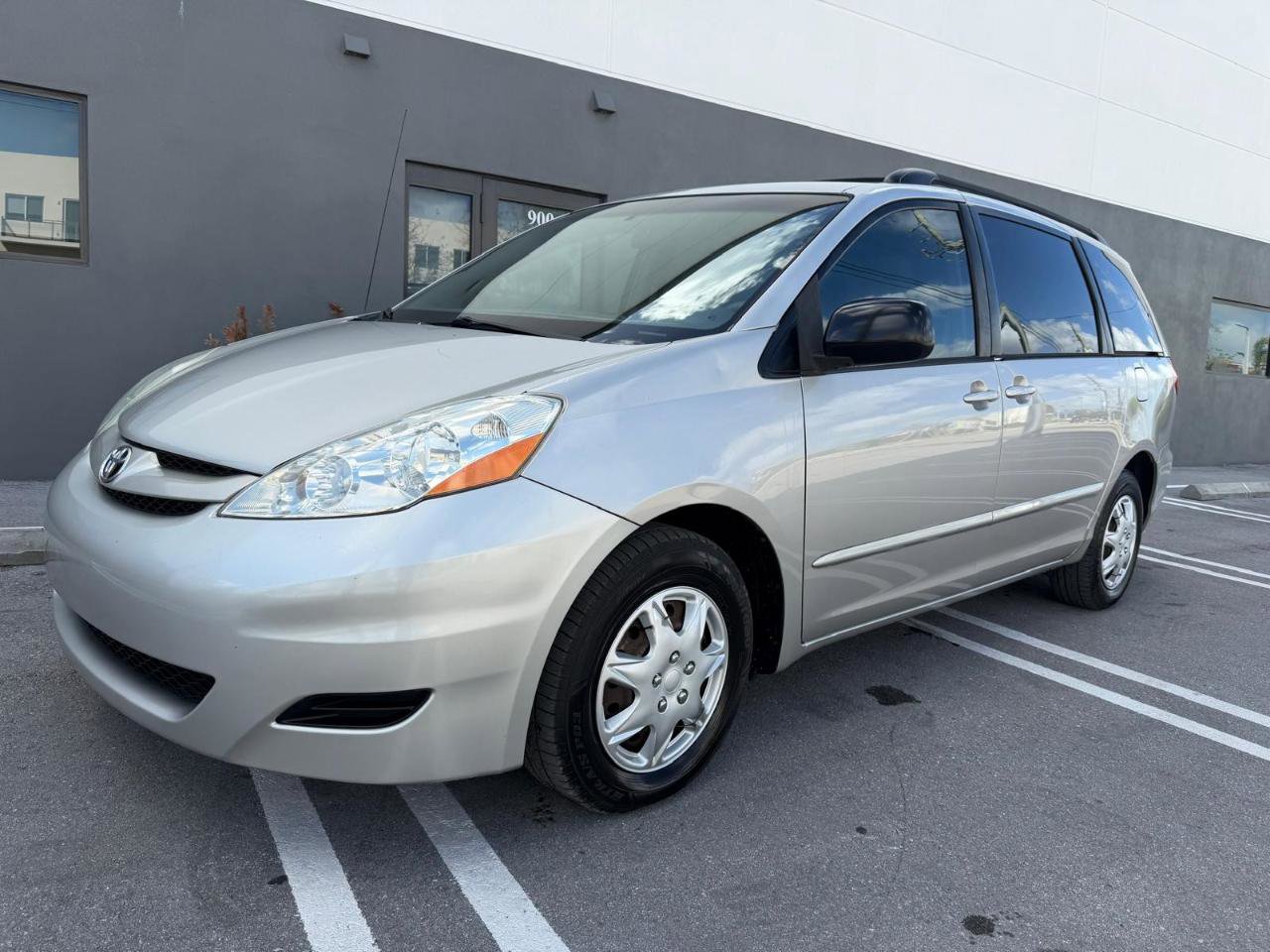 Used 2009 Toyota Sienna LE image 11