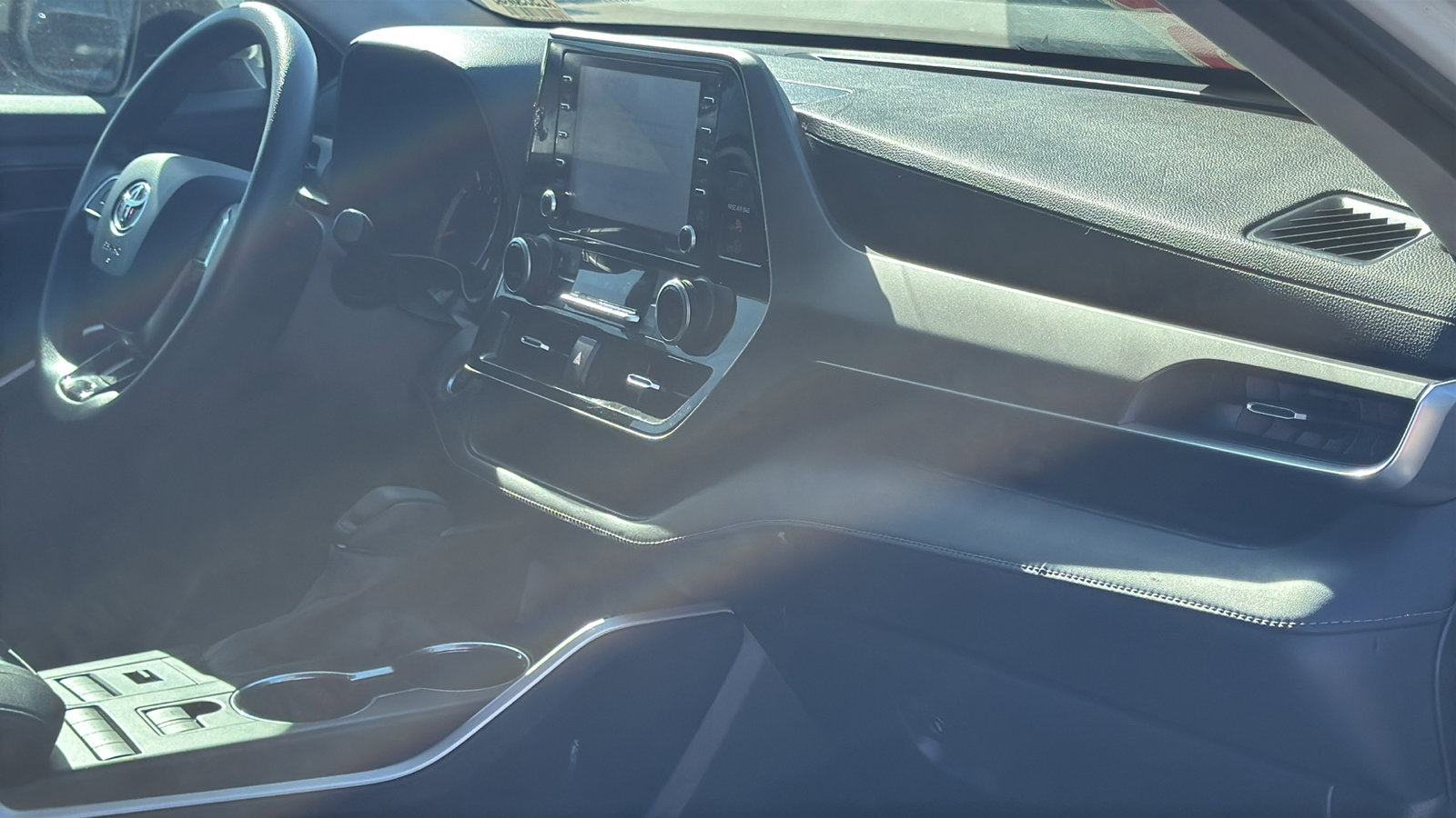 Used 2020 Toyota Highlander L image 28