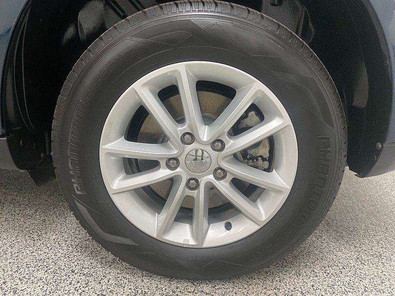 Used 2015 Dodge Journey SXT w/ Flexible Seating Group image 19