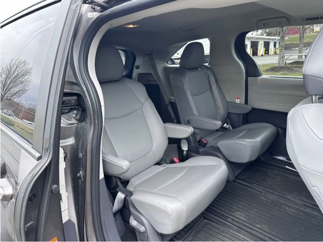 Used 2021 Toyota Sienna XLE FWD image 9