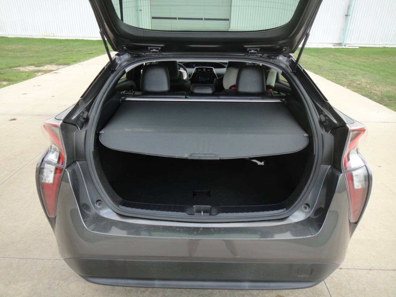 Used 2017 Toyota Prius Four FWD image 27