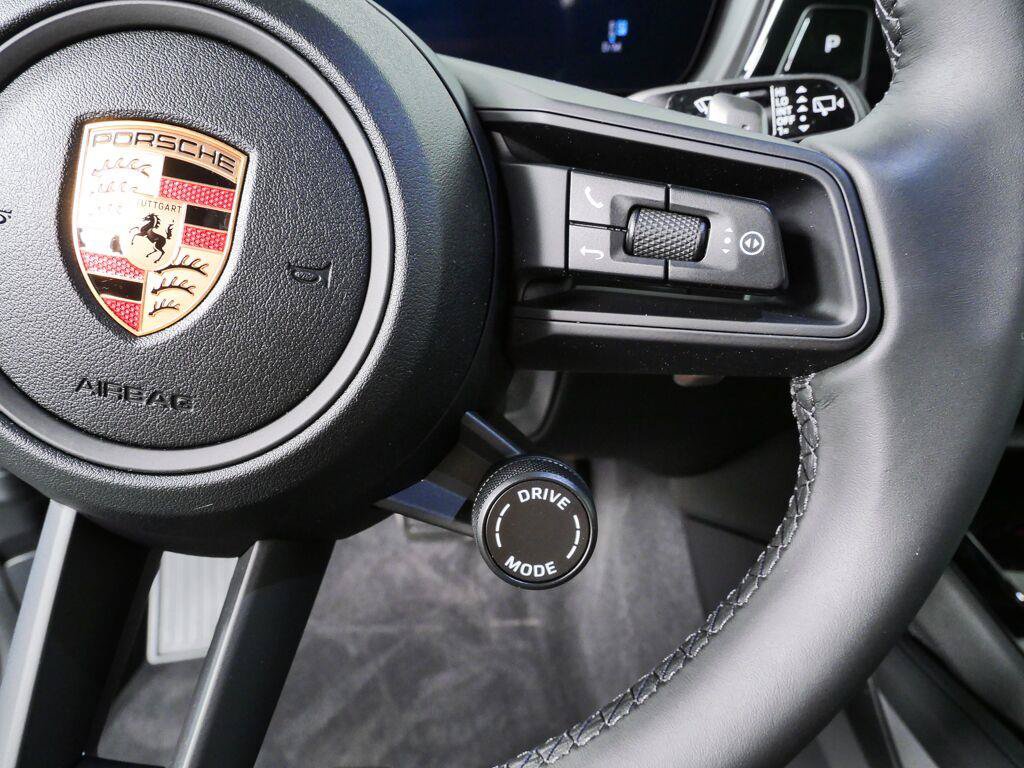 Certified 2026 Porsche Cayenne S AWD/4WD image 11
