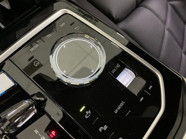 Used 2024 BMW i7 xDrive60 image 28