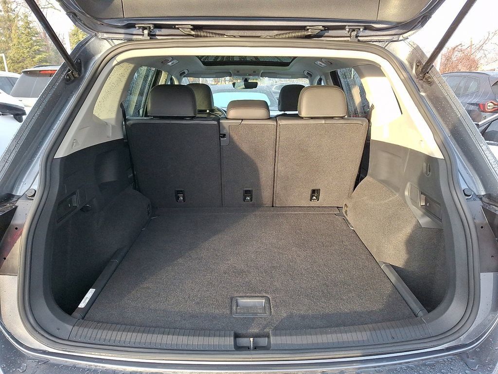 Used 2021 Volkswagen Tiguan SE w/ Panoramic Sunroof Package image 27