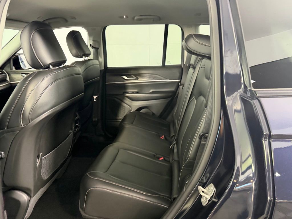 Used 2023 Jeep Grand Cherokee Limited RWD image 28
