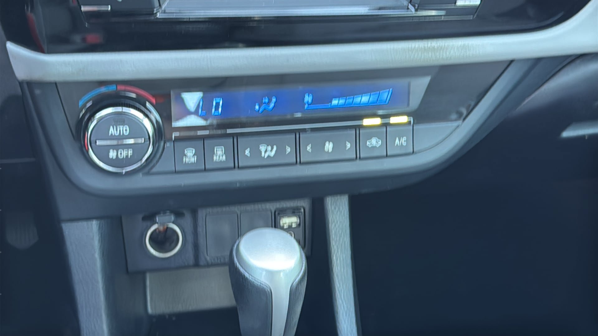 Used 2016 Toyota Corolla LE FWD image 27