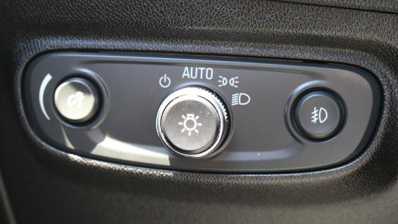 Used 2021 Chevrolet Equinox Premier w/ Redline Edition FWD image 16