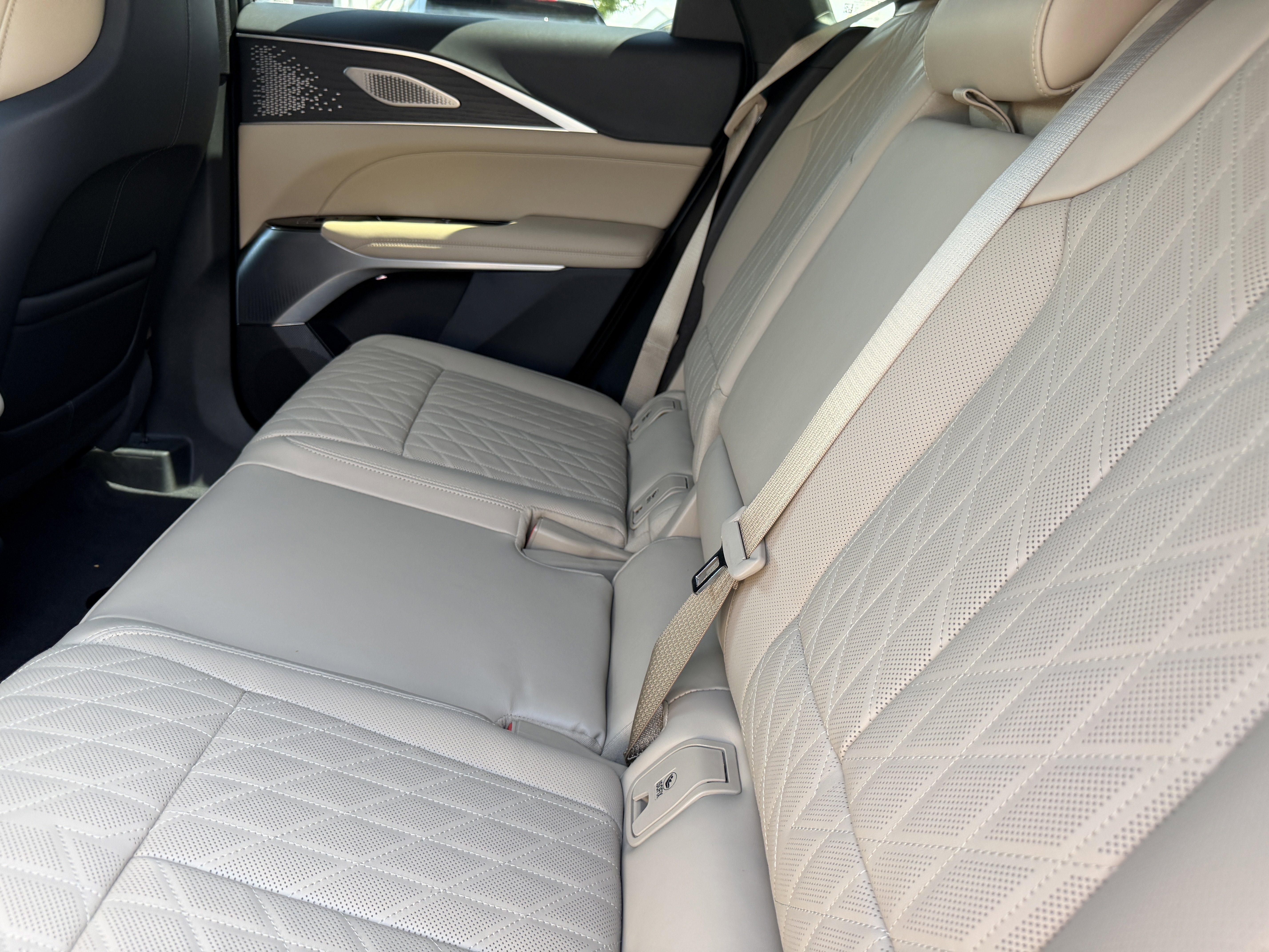 Certified 2025 Cadillac Lyriq Luxury w/ Nappa Leather Package RWD image 17