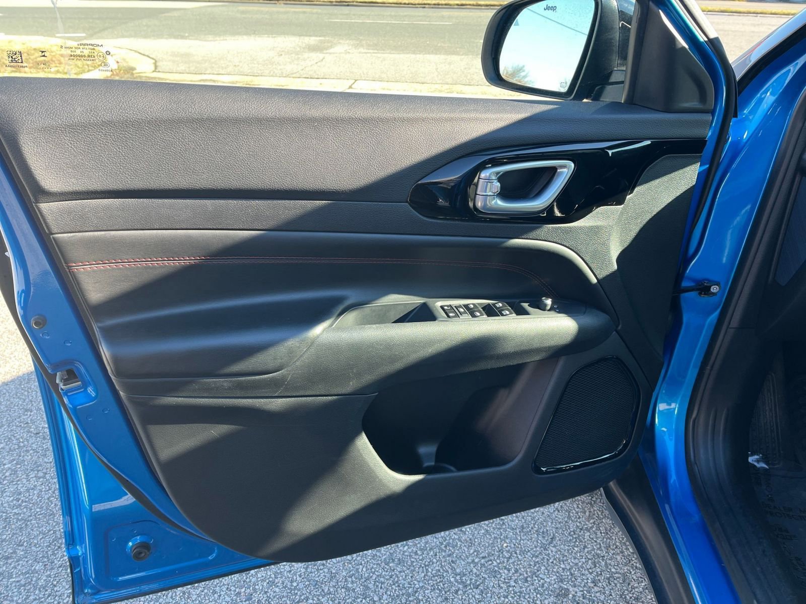 Used 2025 Jeep Compass Trailhawk image 20