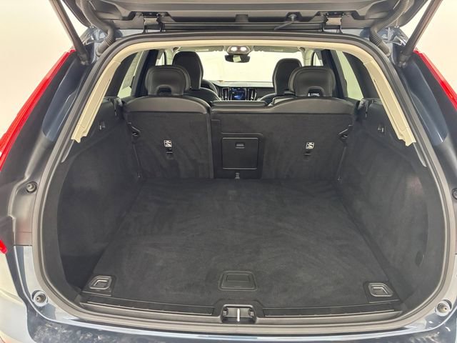 Used 2024 Volvo XC60 B5 Core image 17