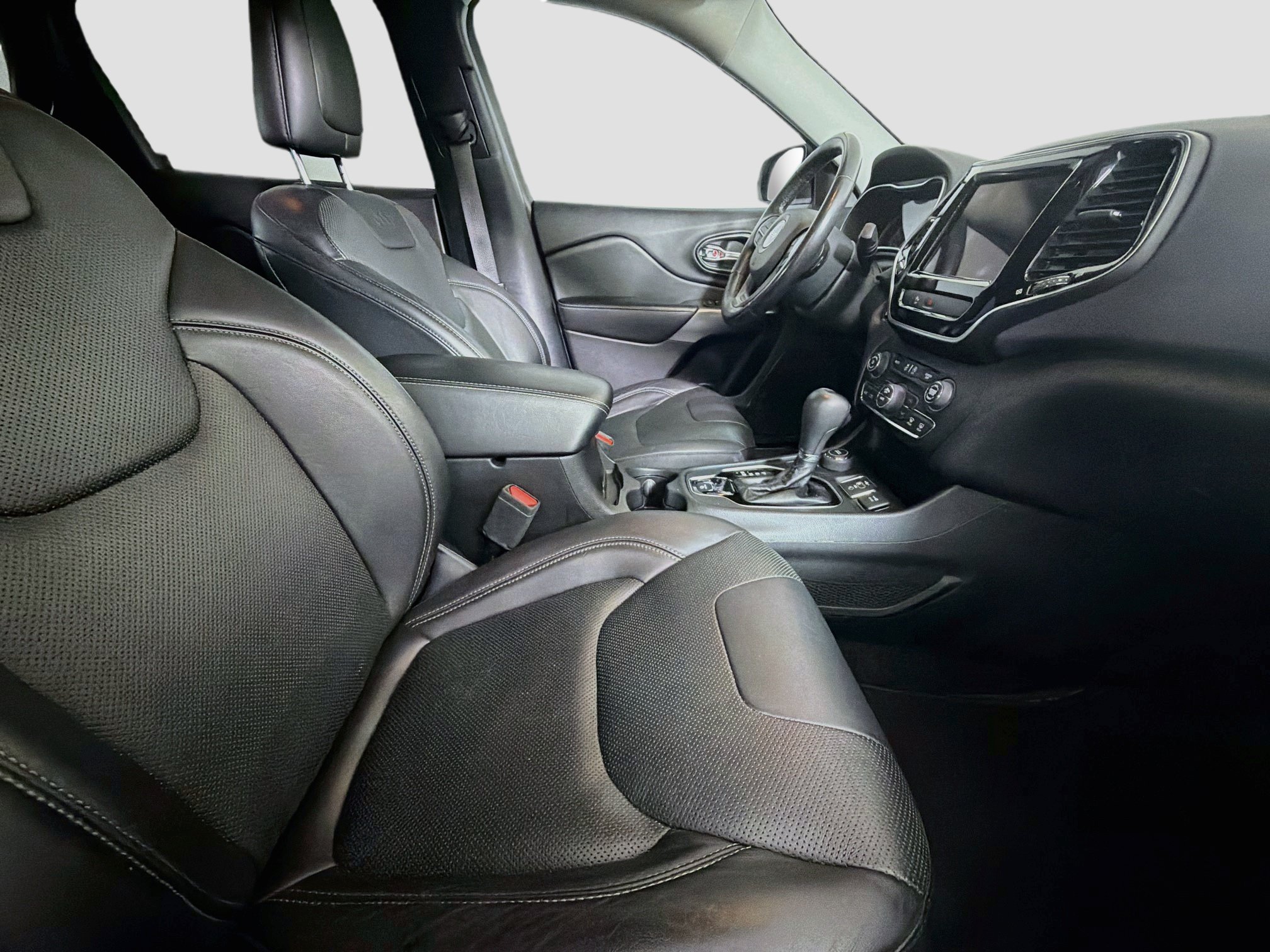 Used 2020 Jeep Cherokee Limited AWD/4WD image 30