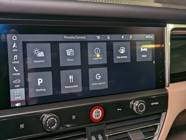 Certified 2025 Porsche Macan image 30