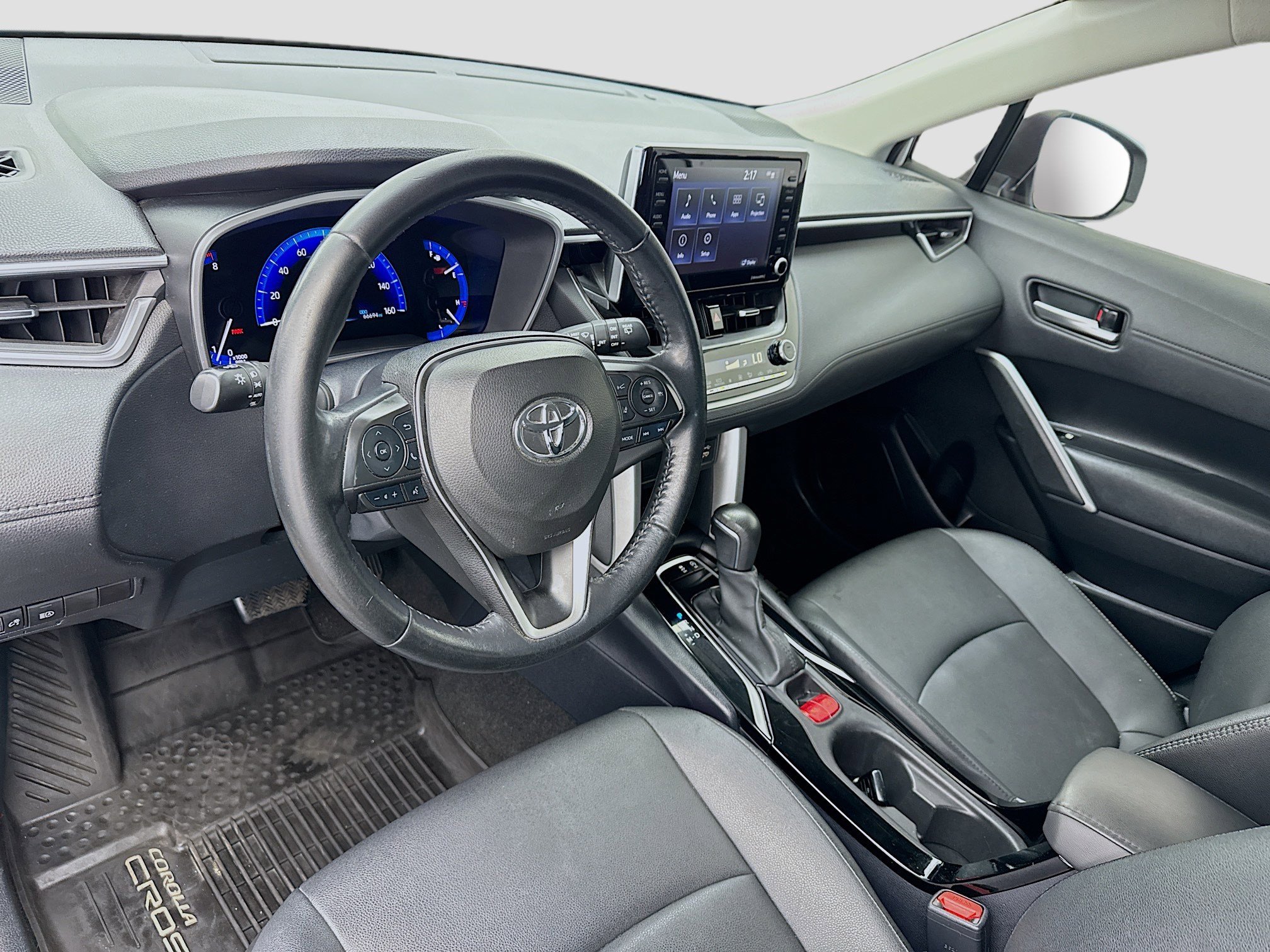 Used 2022 Toyota Corolla Cross XLE w/ Black Badges Package (TMS) FWD image 7