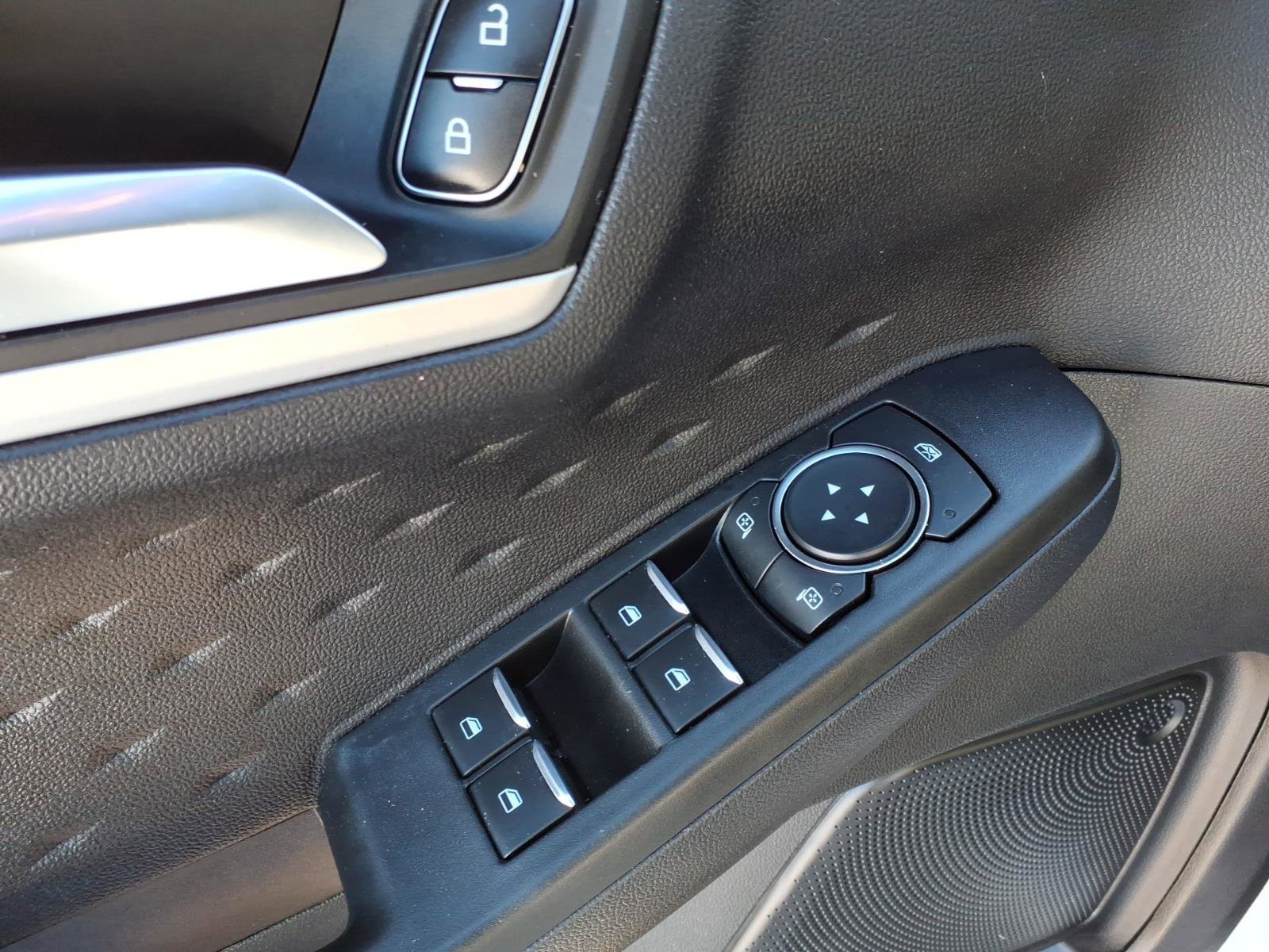 Used 2020 Ford Escape SE image 13