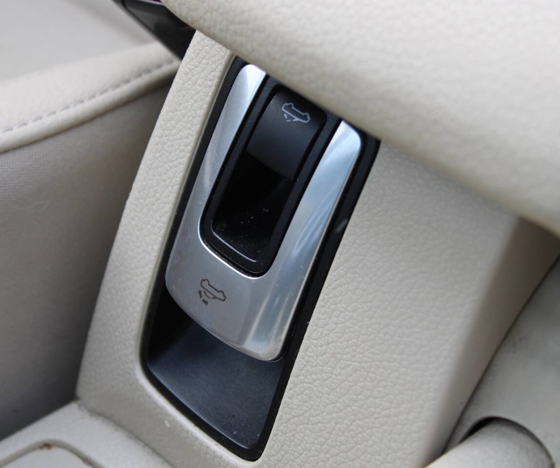 Used 2009 Volkswagen Eos Komfort FWD image 32