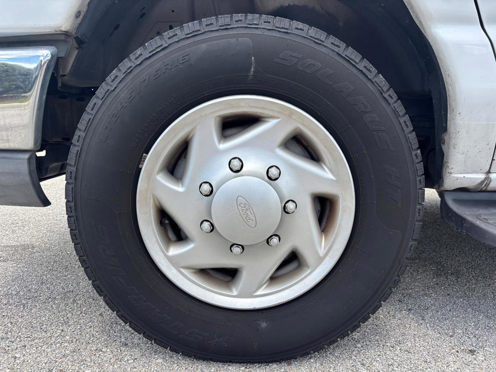 Used 2010 Ford E-350 and Econoline 350 XL image 42