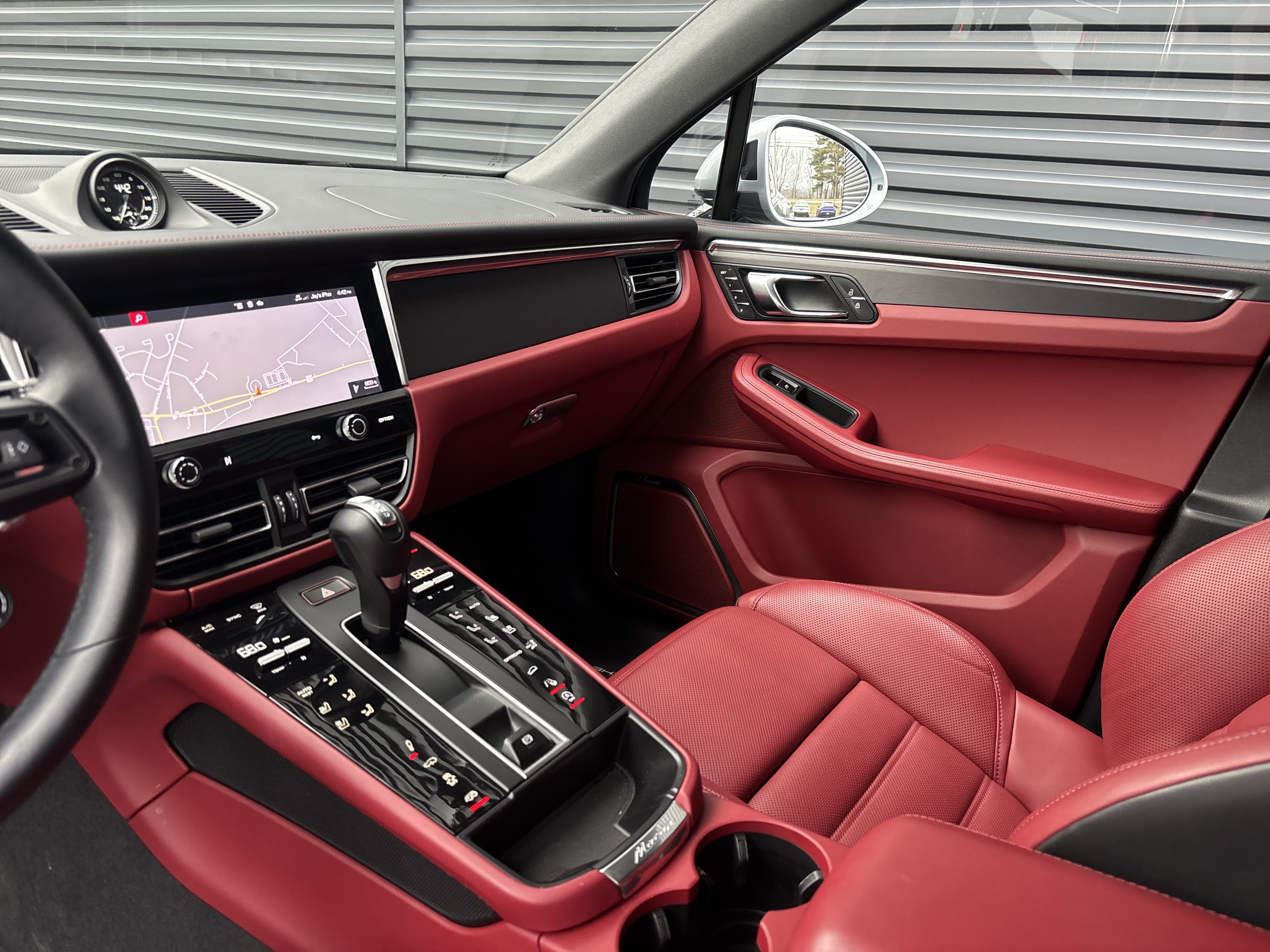 Certified 2025 Porsche Macan GTS AWD/4WD image 11