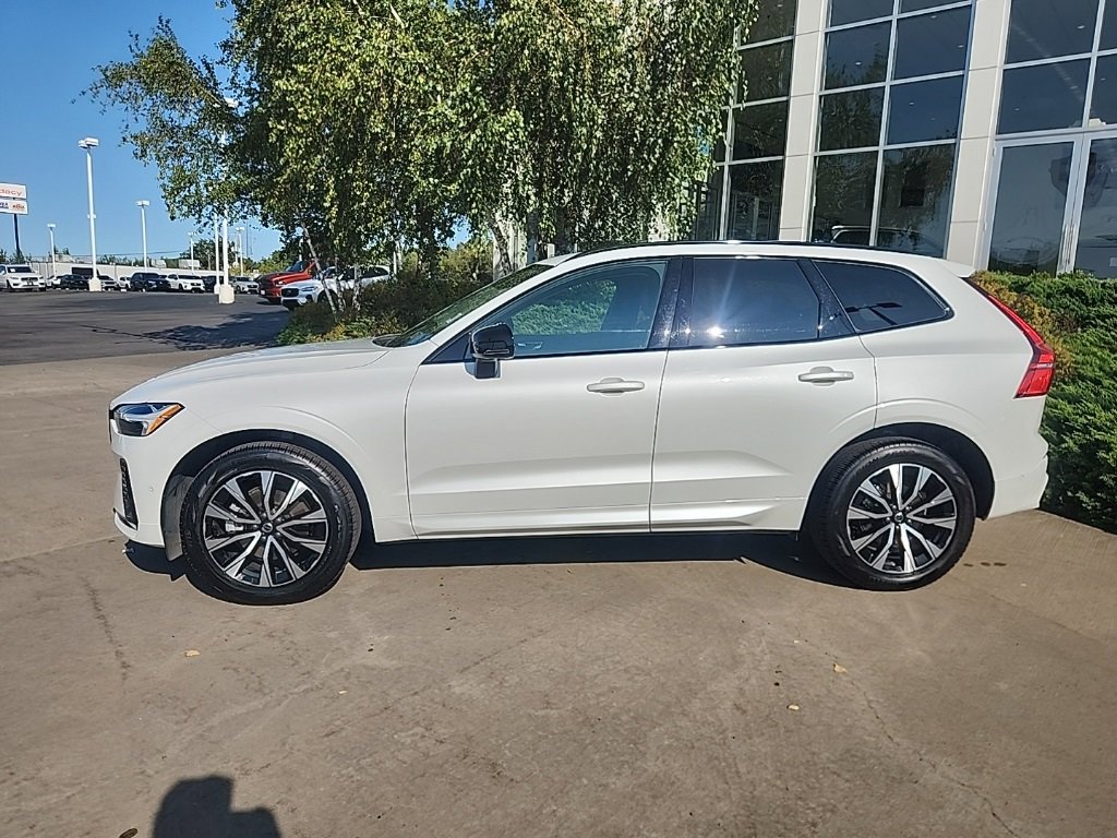 Certified 2025 Volvo XC60 B5 Plus image 2