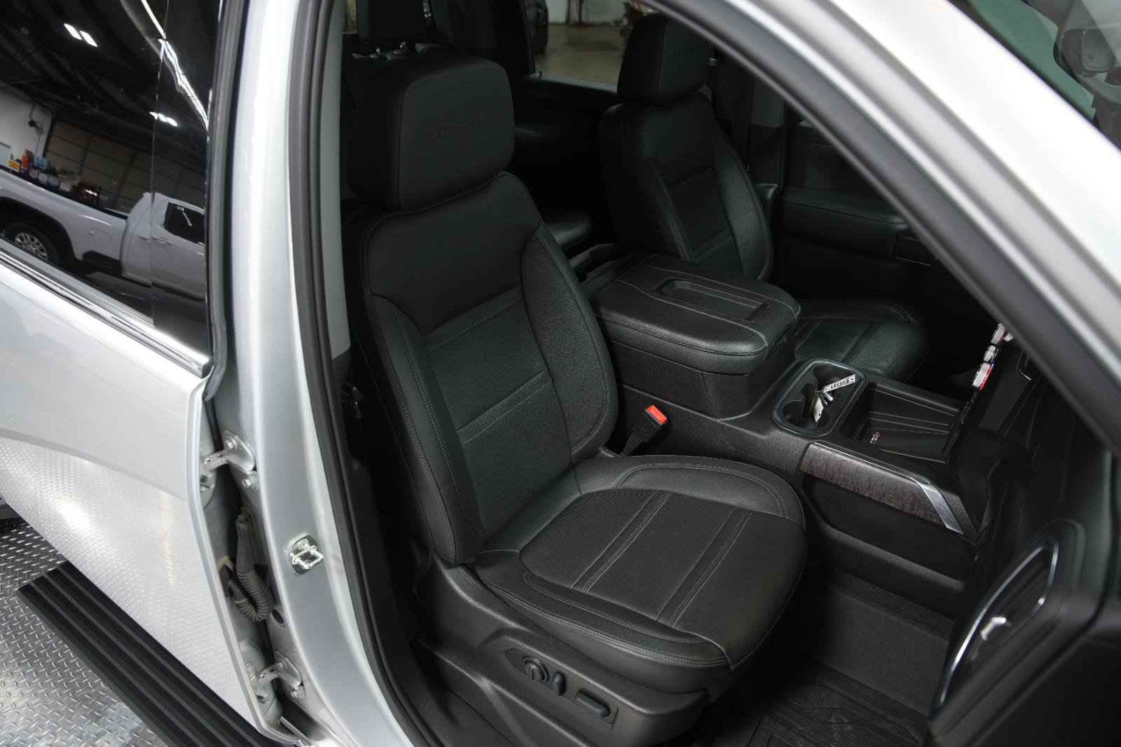 Used 2022 GMC Sierra 2500 Denali w/ Denali Ultimate Package image 16