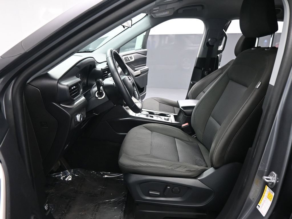 Certified 2022 Ford Explorer XLT w/ Class IV Trailer Tow Package image 10