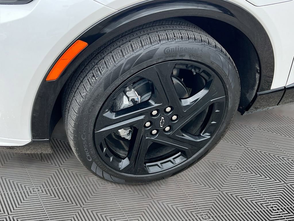 Used 2025 Chevrolet Equinox EV RS image 28