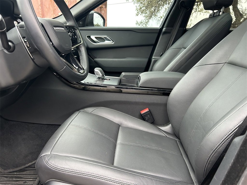 Used 2025 Land Rover Range Rover Velar Dynamic SE image 12