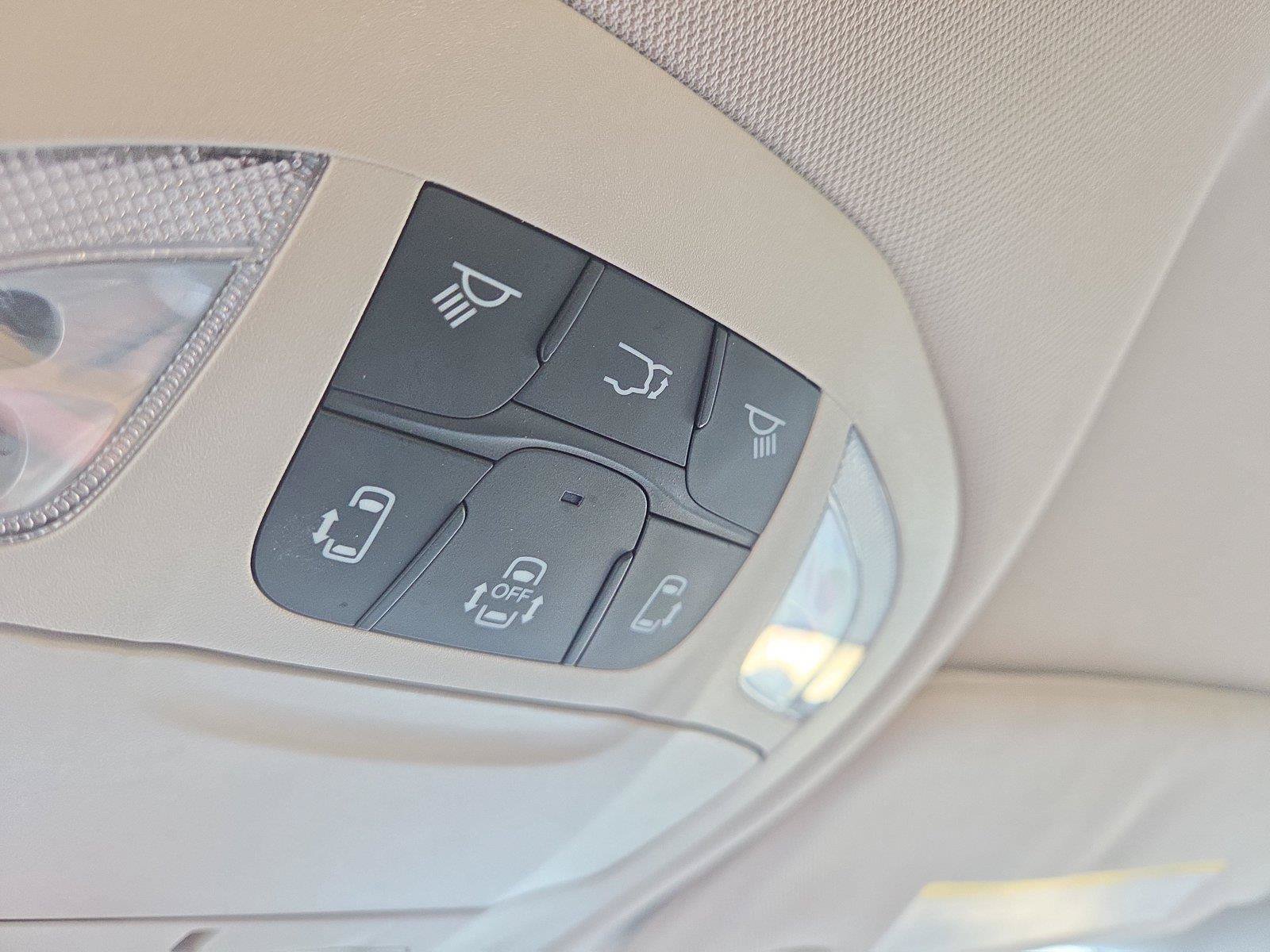 Used 2024 Chrysler Pacifica Touring-L FWD image 12