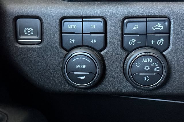 Used 2024 Chevrolet Silverado 3500 High Country w/ High Country Premium Package AWD/4WD image 44