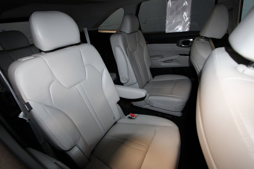 Used 2025 Kia Sorento SX image 25