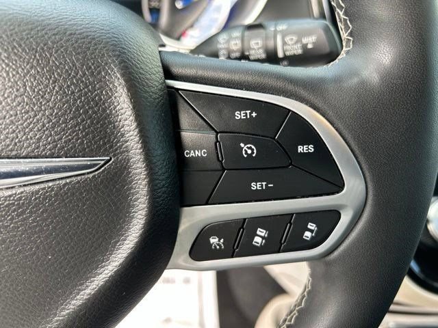 Used 2024 Chrysler Pacifica Limited FWD image 18
