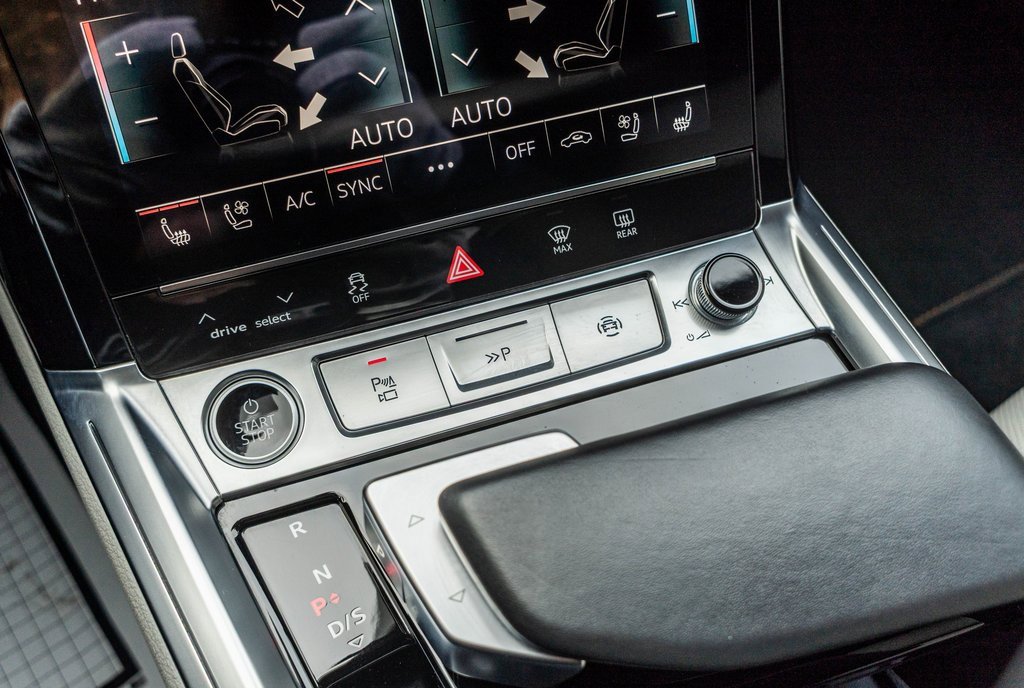 Used 2024 Audi Q8 e-tron Prestige image 26