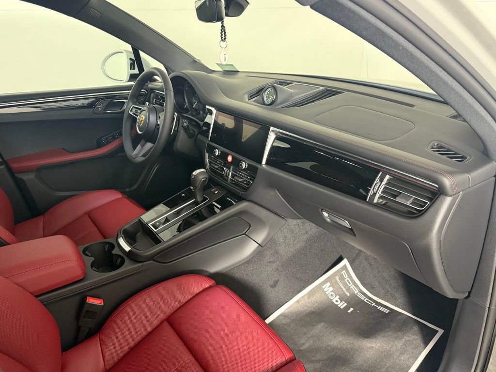 New 2026 Porsche Macan image 19