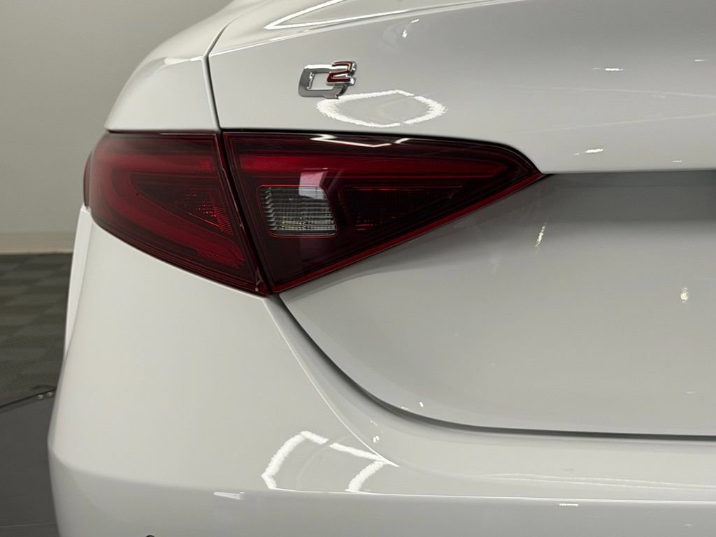 Used 2023 Alfa Romeo Giulia Veloce RWD image 13