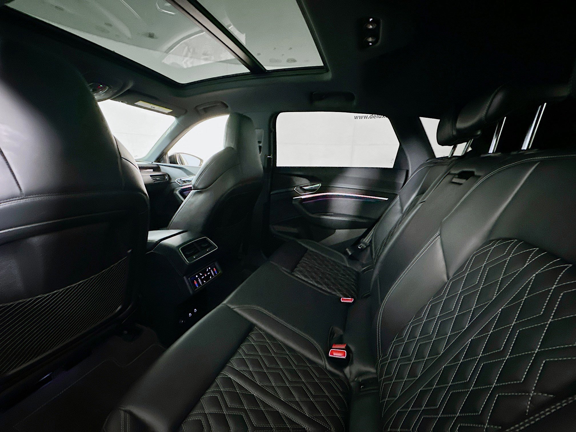 Used 2024 Audi SQ8 e-tron Premium Plus w/ Black Optic Package image 24