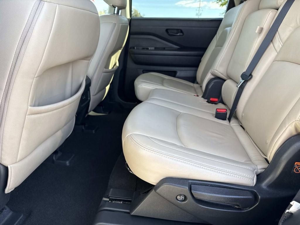 Certified 2024 Nissan Pathfinder SV FWD image 14