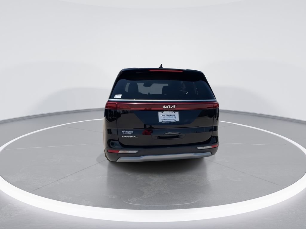 Used 2023 Kia Carnival LX FWD image 7