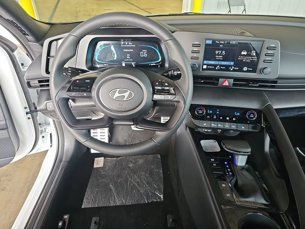 New 2026 Hyundai Elantra SEL Sport Premium FWD image 17